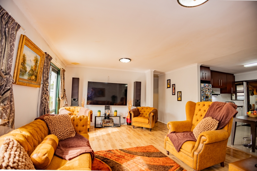 5 Bedroom Property for Sale in Loucharmante Western Cape